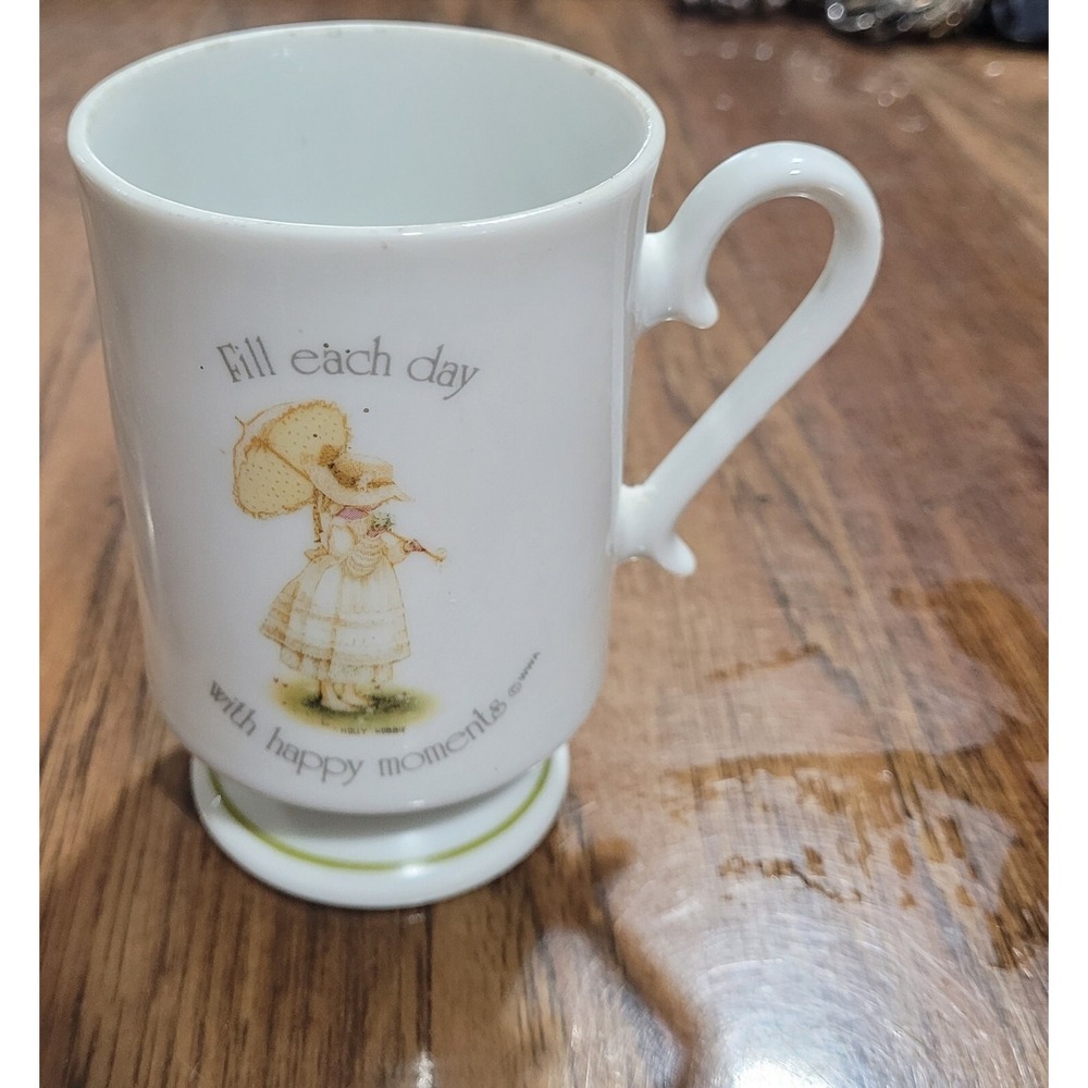 Vintage 1975 Holly Hobbie Porcelain Mug "Fill Each Day With Happy Moments"
